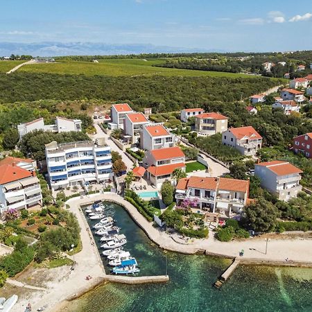 Apartmani Sollei Petrcane Bagian luar foto