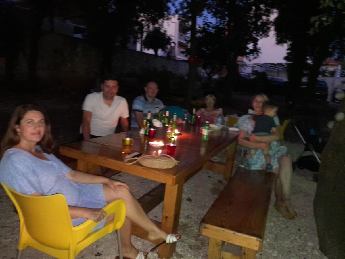 Apartmani Sollei Petrcane Bagian luar foto