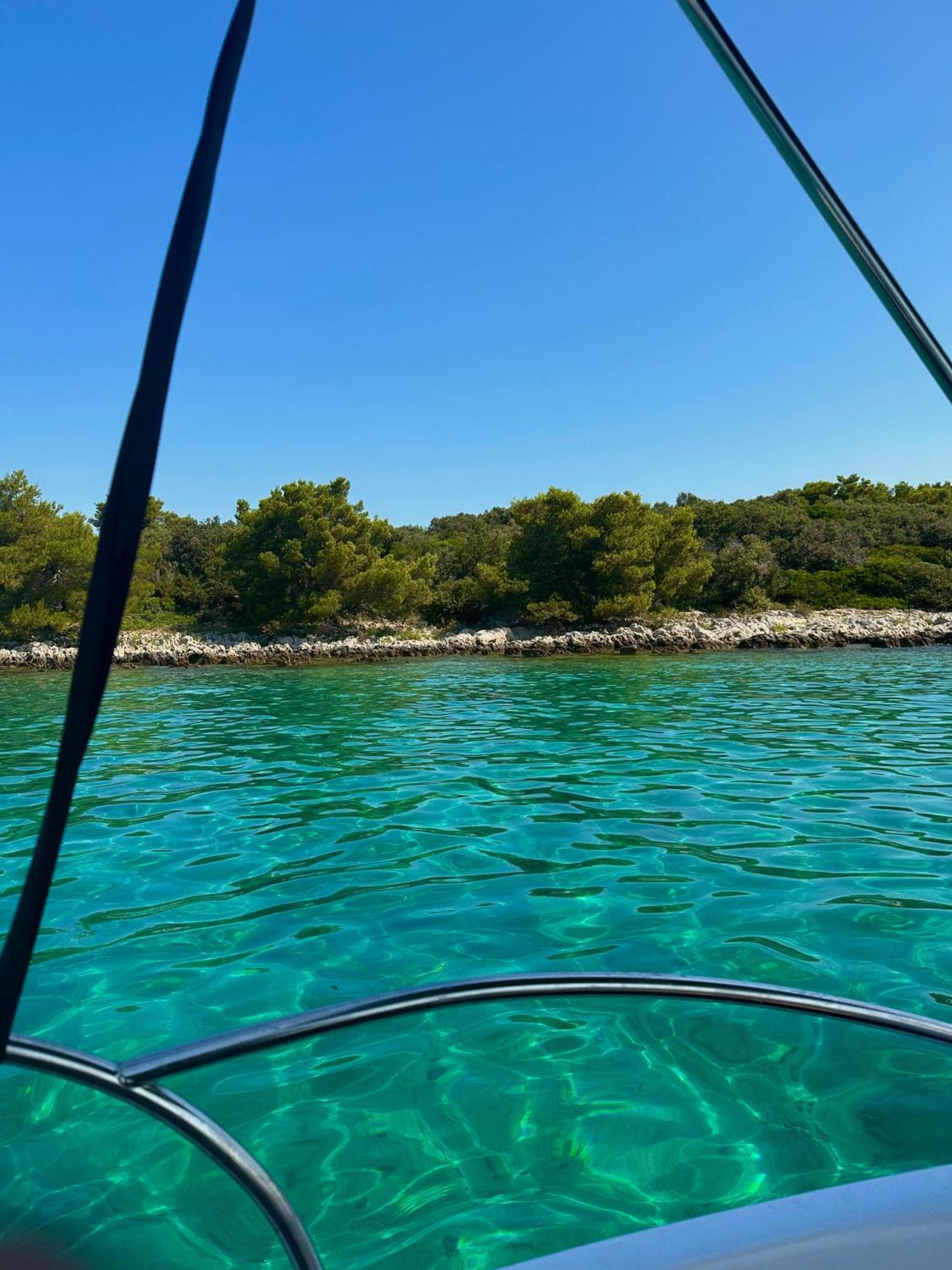 Apartmani Sollei Petrcane Bagian luar foto